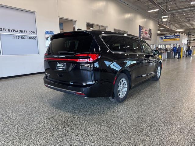 new 2025 Chrysler Pacifica car, priced at $39,274