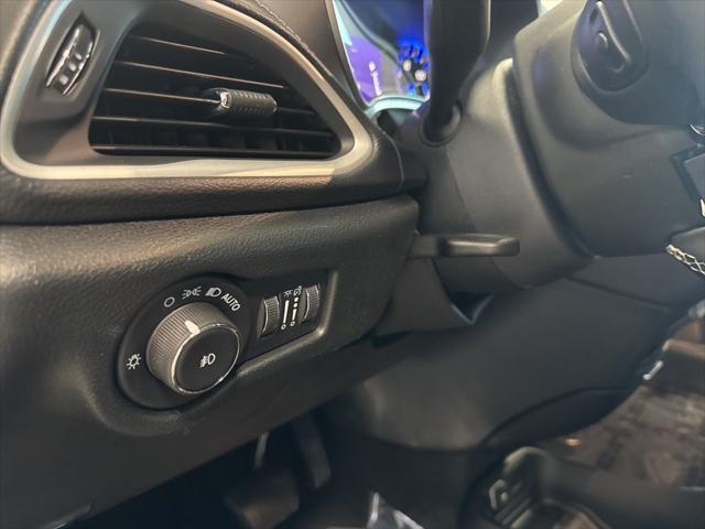 new 2025 Chrysler Pacifica car, priced at $39,274
