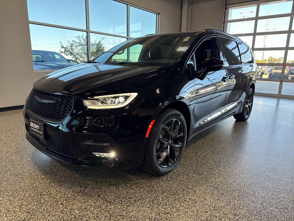 new 2026 Chrysler Pacifica car, priced at $52,265