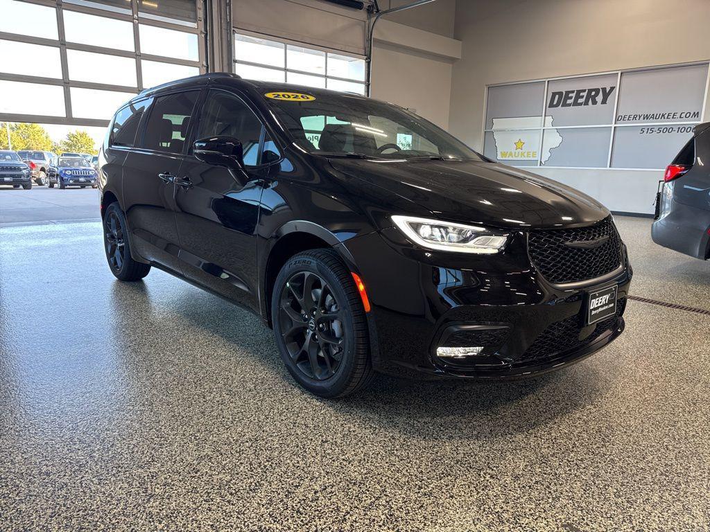 new 2026 Chrysler Pacifica car, priced at $52,265