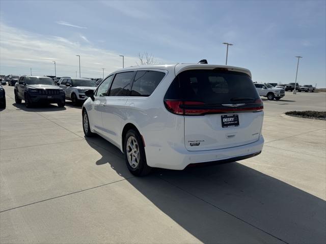 new 2024 Chrysler Pacifica car, priced at $51,346