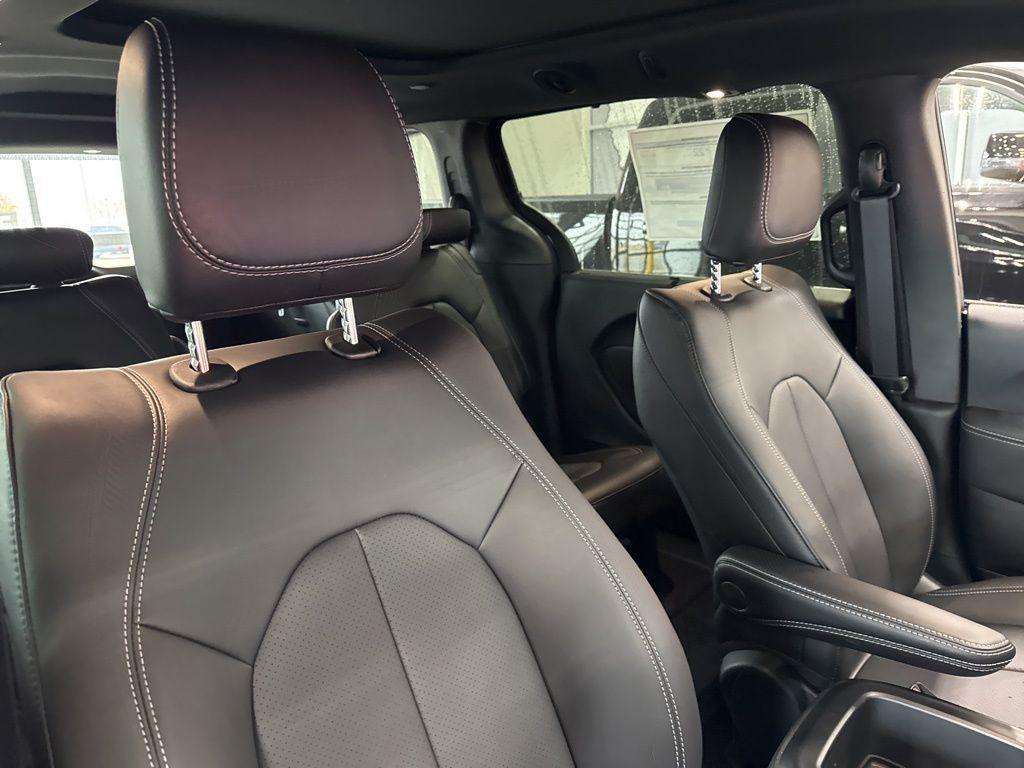 new 2025 Chrysler Pacifica car, priced at $45,182