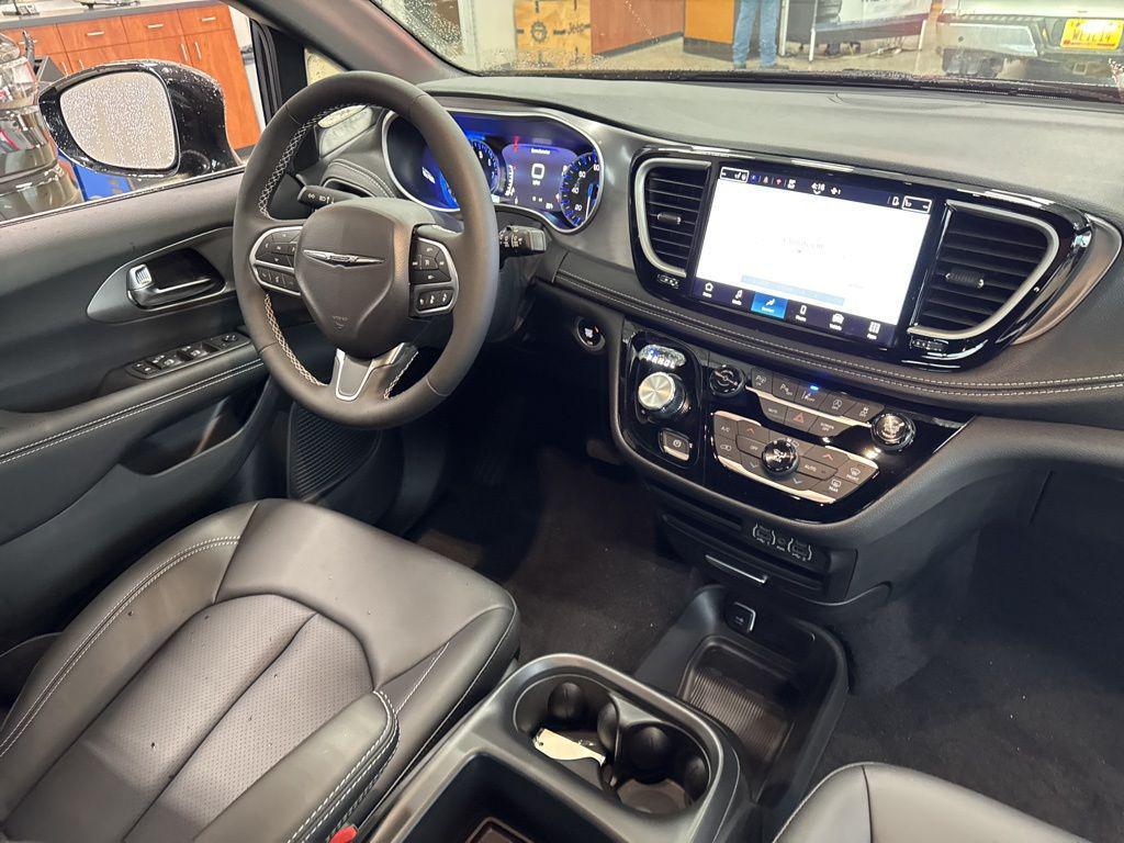 new 2025 Chrysler Pacifica car, priced at $45,182