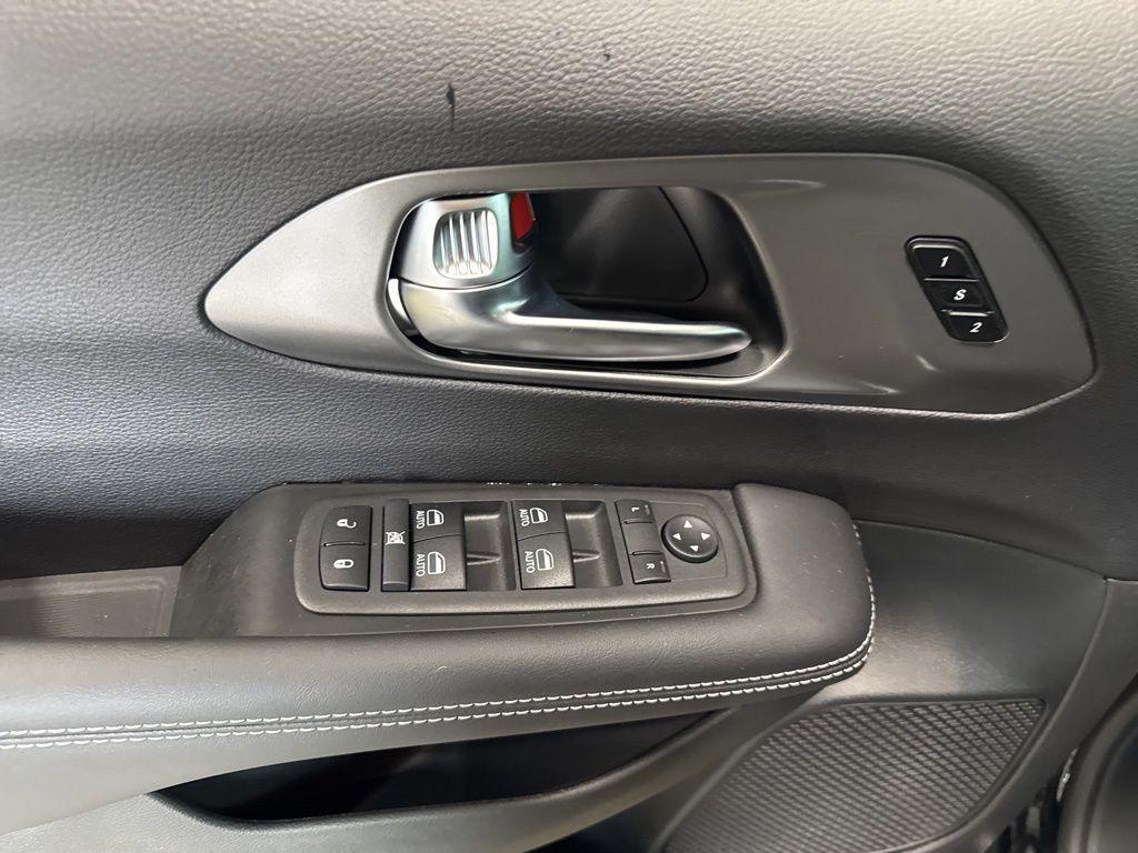 new 2025 Chrysler Pacifica car, priced at $45,182