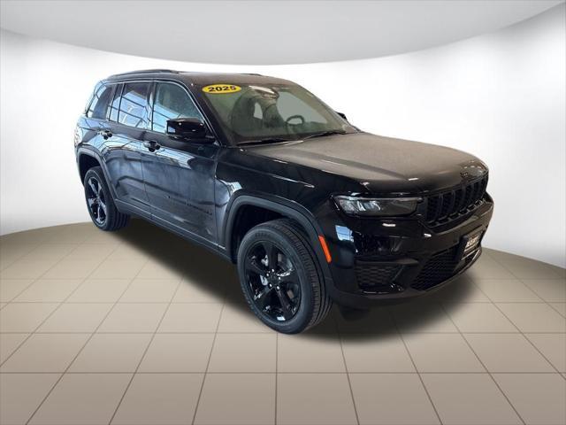 new 2025 Jeep Grand Cherokee car, priced at $40,611