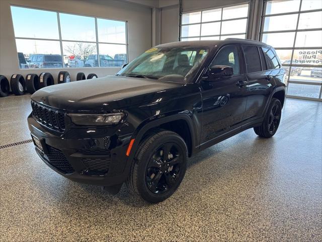 new 2025 Jeep Grand Cherokee car, priced at $40,611