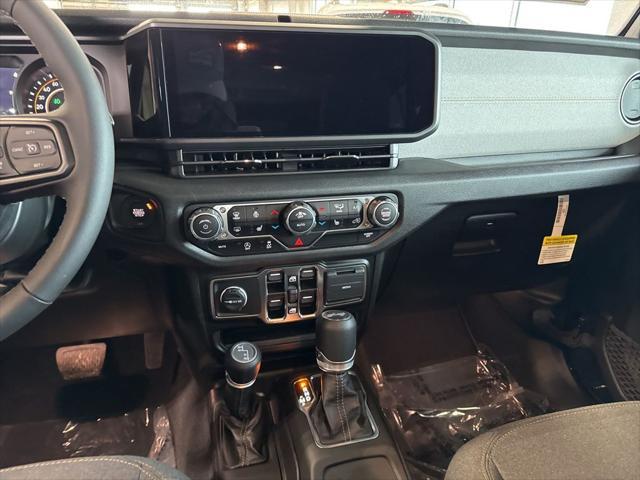 new 2025 Jeep Wrangler car, priced at $47,090