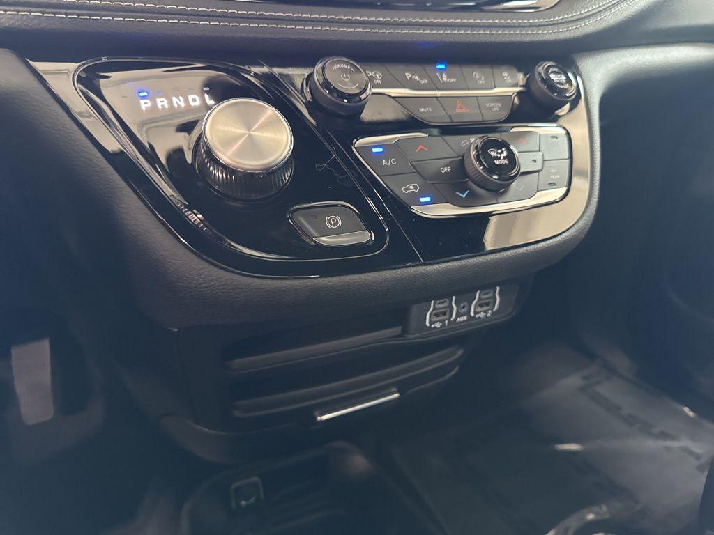 new 2025 Chrysler Pacifica car, priced at $41,276