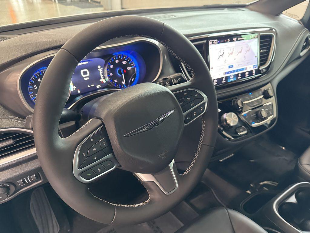 new 2025 Chrysler Pacifica car, priced at $41,276
