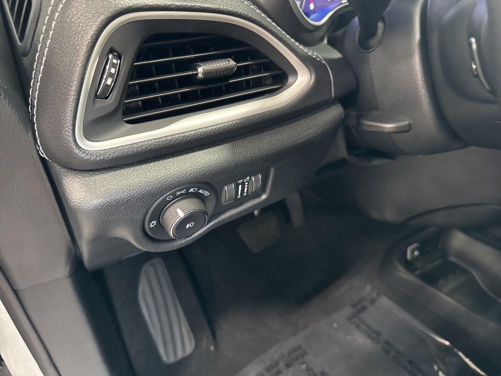 new 2025 Chrysler Pacifica car, priced at $41,276