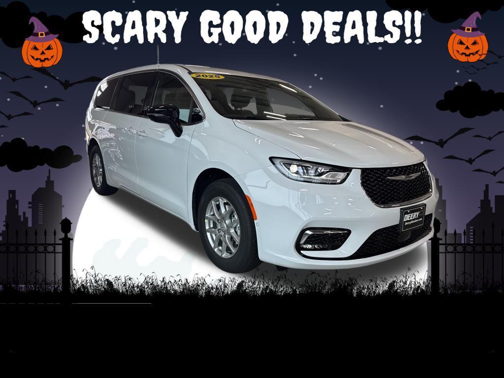 new 2025 Chrysler Pacifica car, priced at $40,026