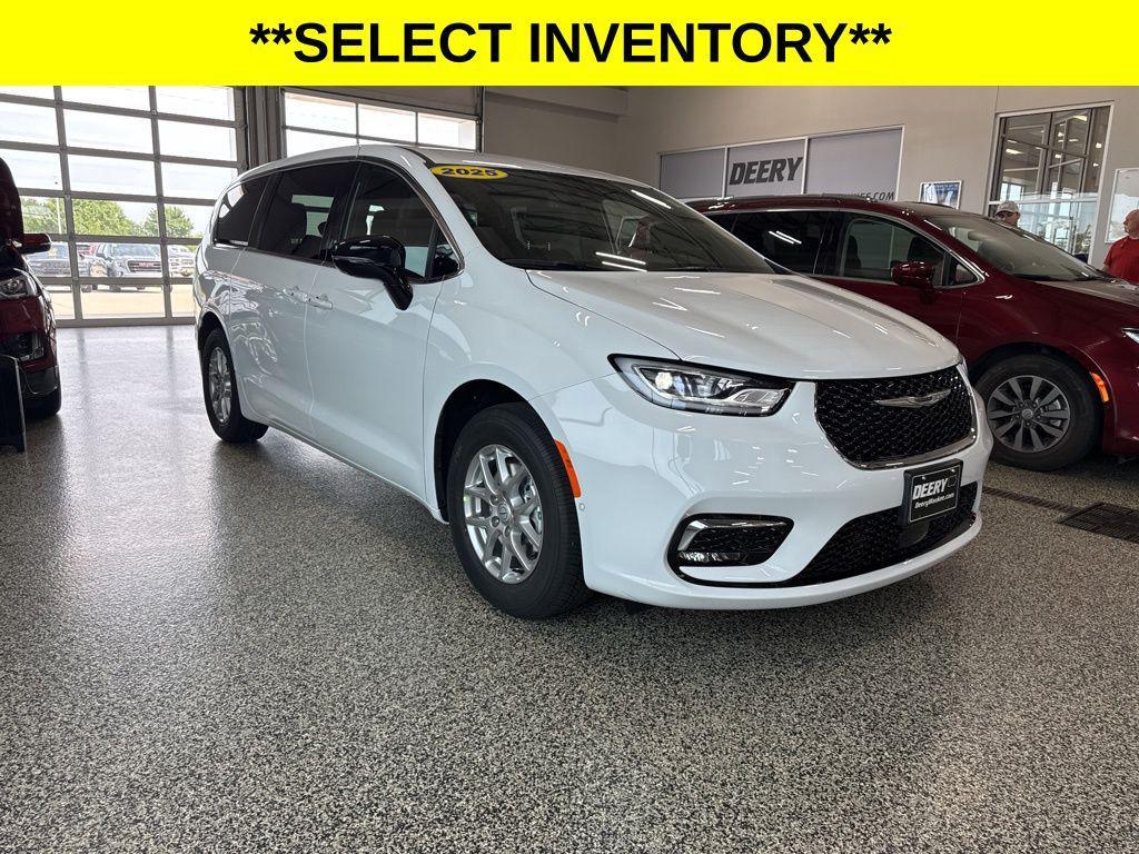 new 2025 Chrysler Pacifica car, priced at $42,476