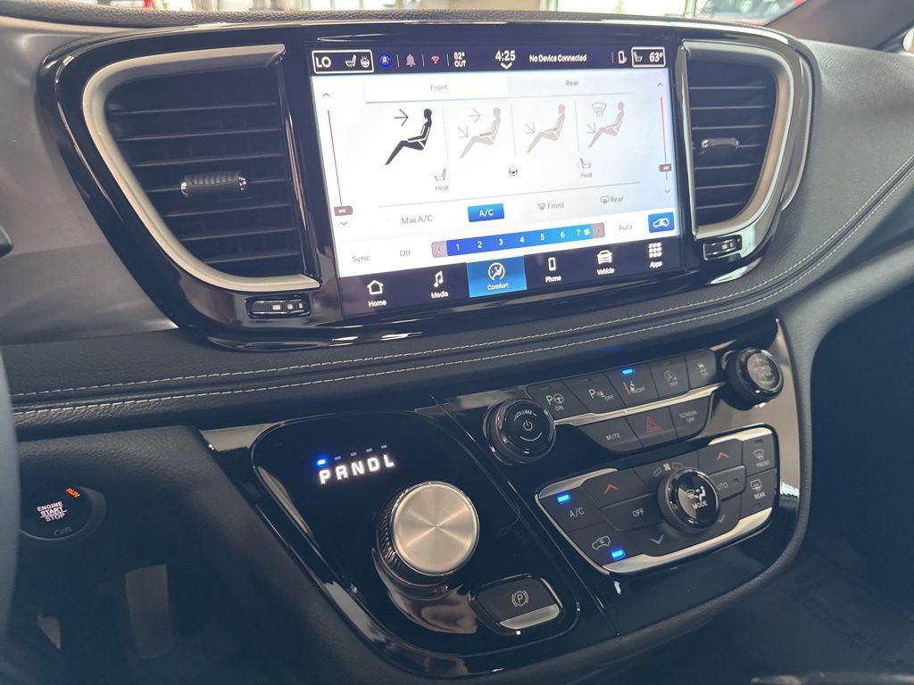 new 2025 Chrysler Pacifica car, priced at $41,276