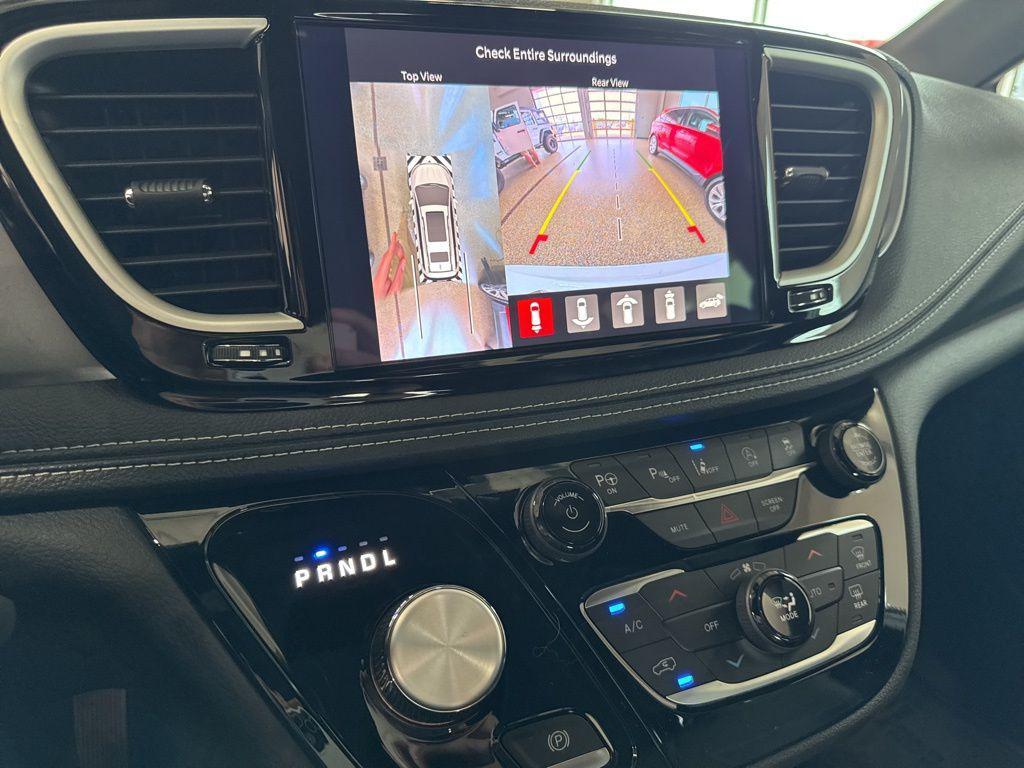 new 2025 Chrysler Pacifica car, priced at $41,276