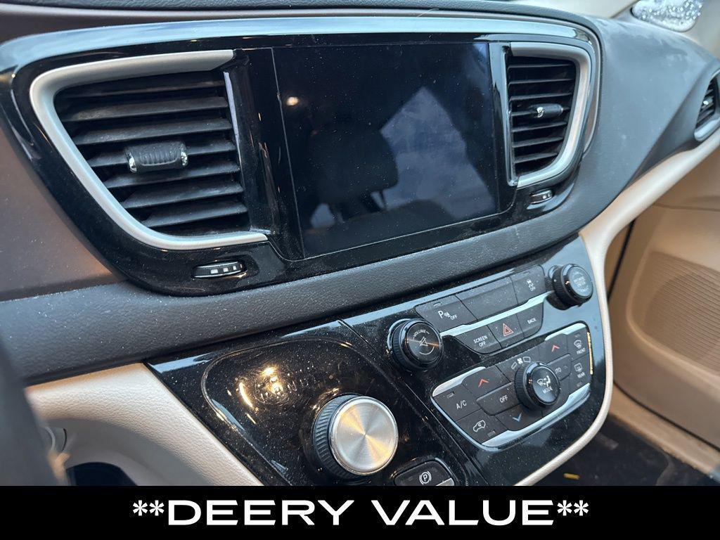 used 2017 Chrysler Pacifica car, priced at $7,150