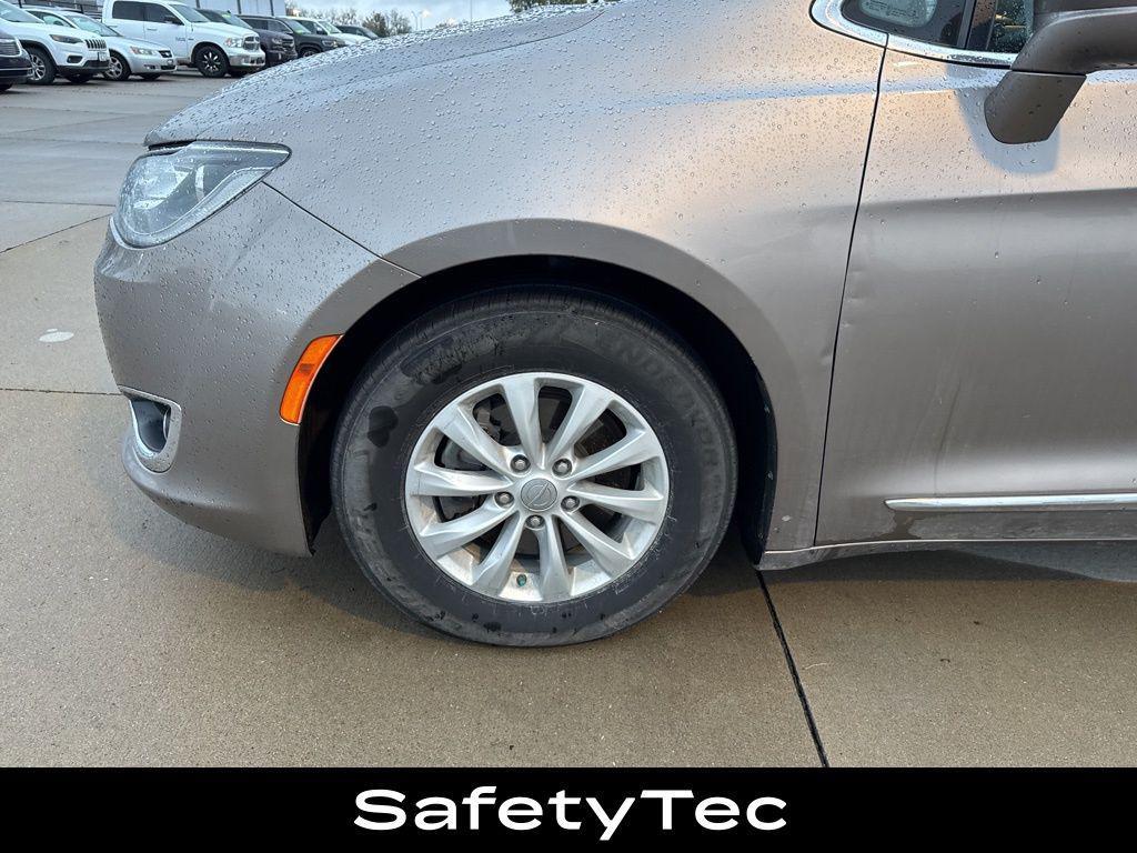 used 2017 Chrysler Pacifica car, priced at $7,150