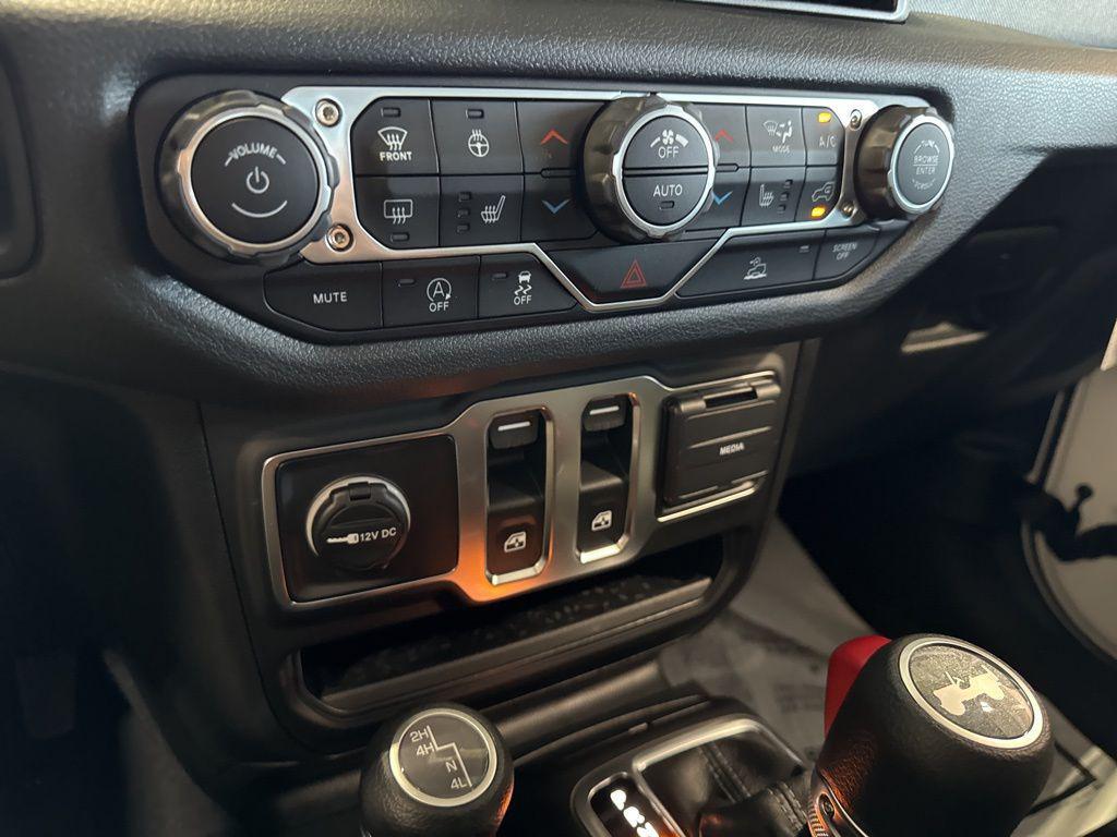 new 2025 Jeep Wrangler car, priced at $40,576
