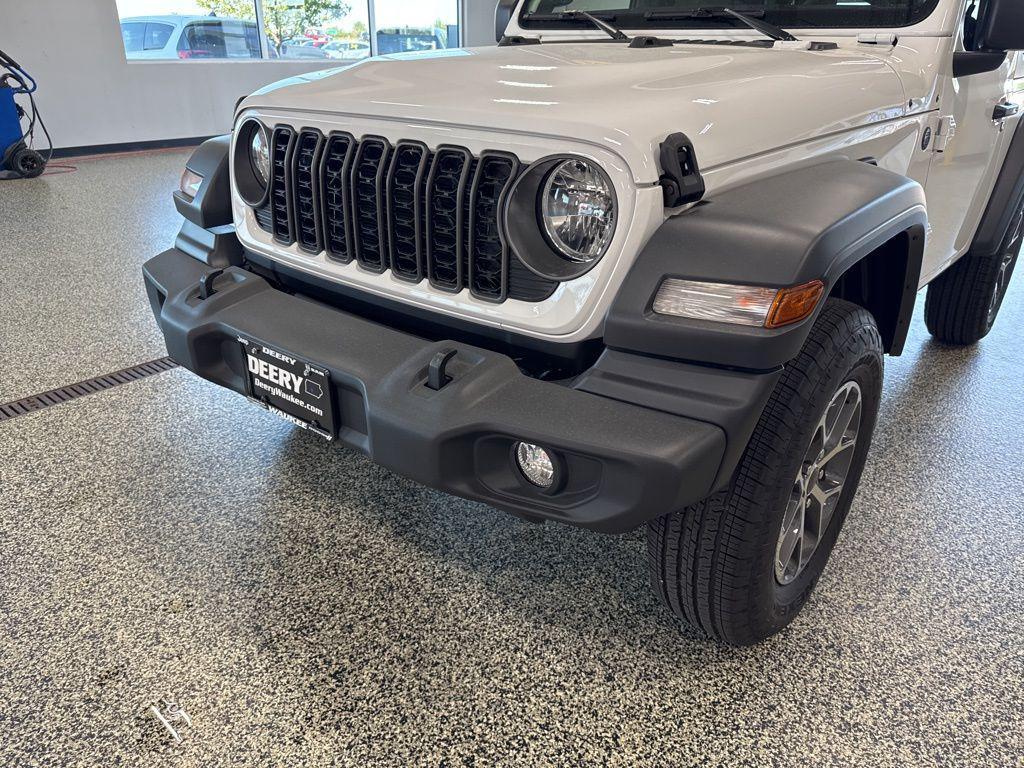 new 2025 Jeep Wrangler car, priced at $40,576