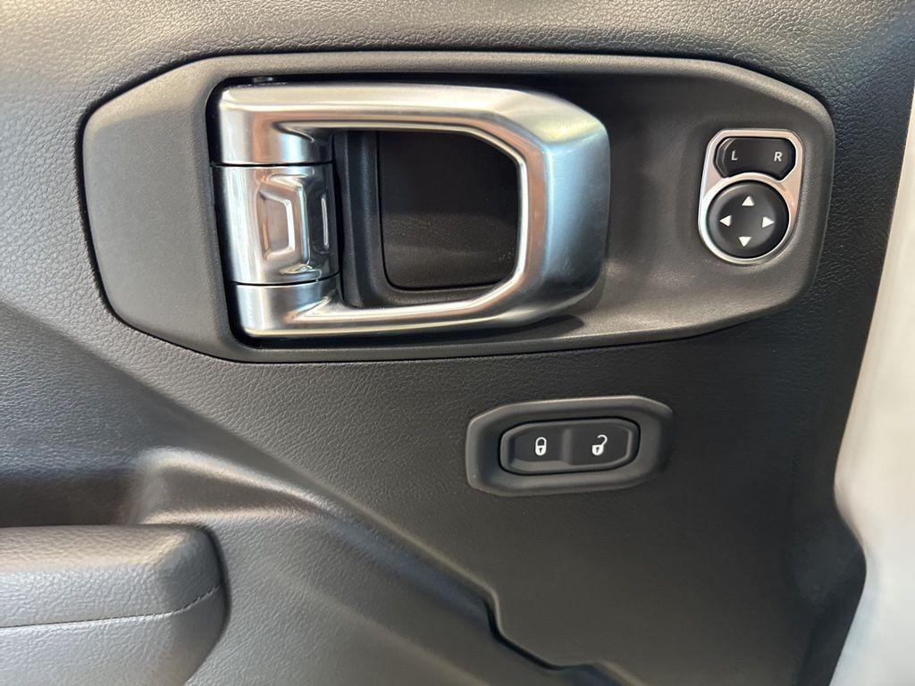 new 2025 Jeep Wrangler car, priced at $40,576
