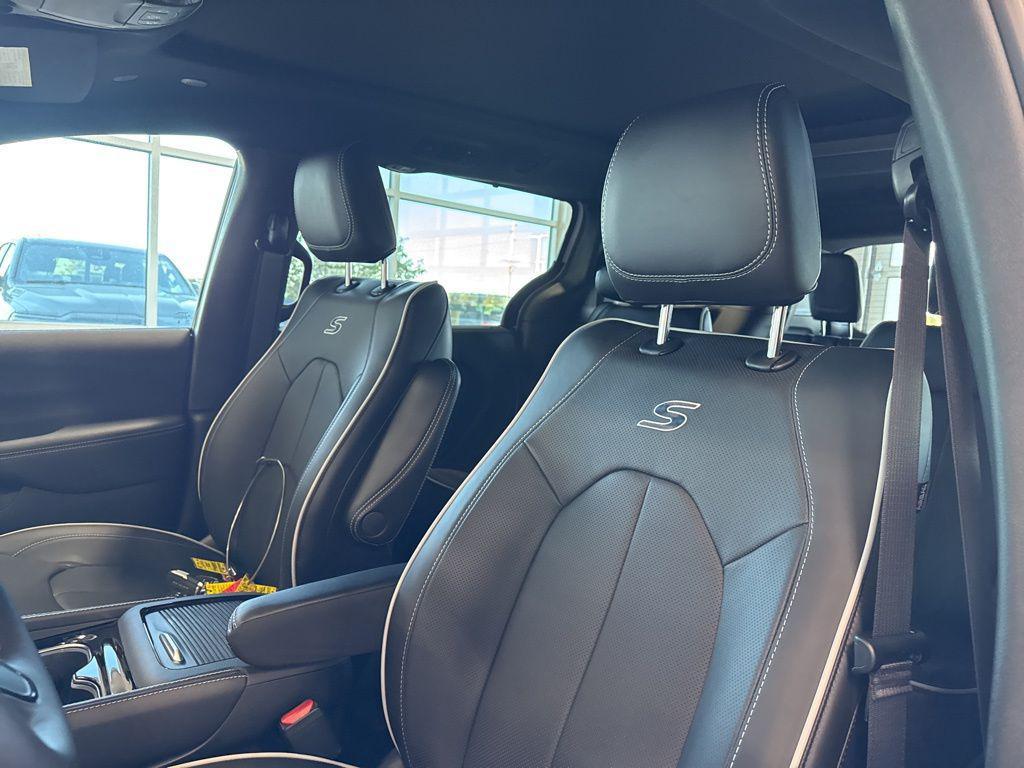 new 2026 Chrysler Pacifica car, priced at $52,265