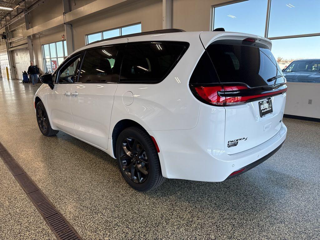 new 2026 Chrysler Pacifica car, priced at $52,265