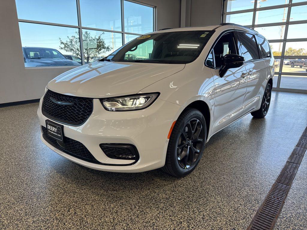 new 2026 Chrysler Pacifica car, priced at $52,265