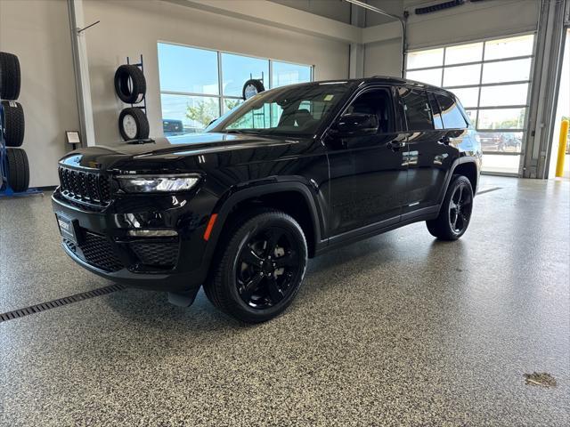 new 2024 Jeep Grand Cherokee car, priced at $44,197