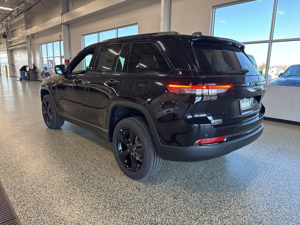 new 2025 Jeep Grand Cherokee car, priced at $46,198