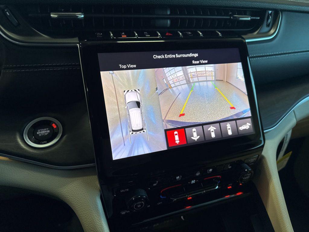 new 2025 Jeep Grand Cherokee car, priced at $46,198