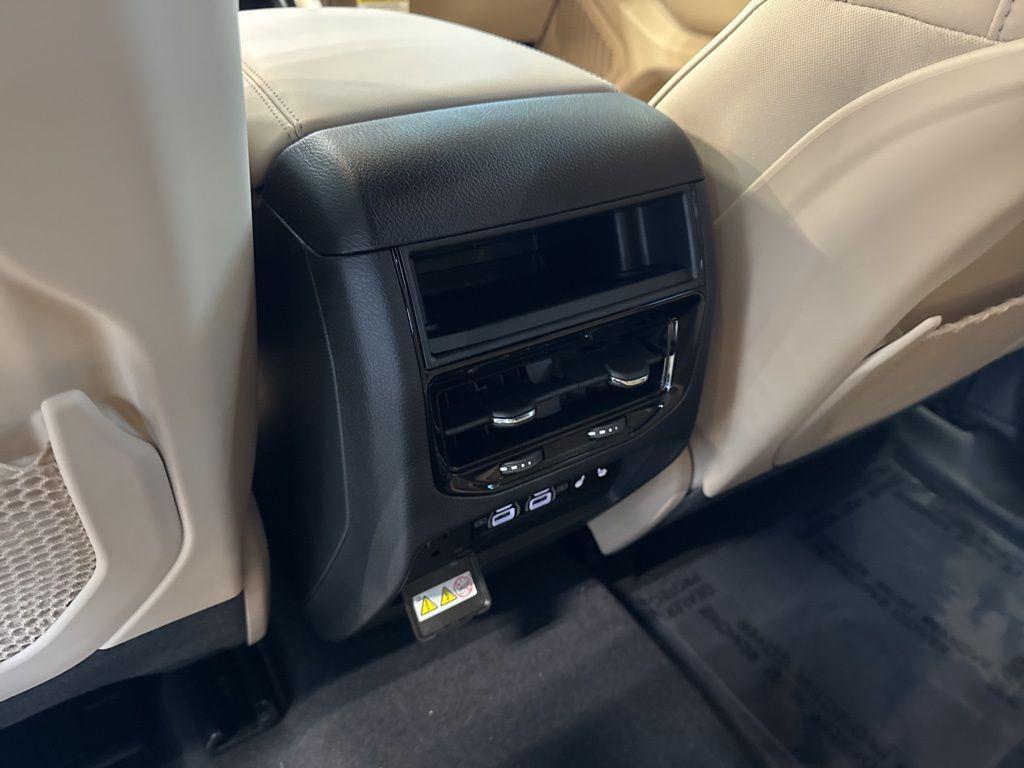 new 2025 Jeep Grand Cherokee car, priced at $46,198