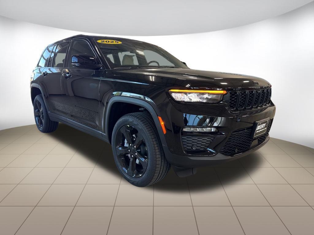 new 2025 Jeep Grand Cherokee car, priced at $46,198