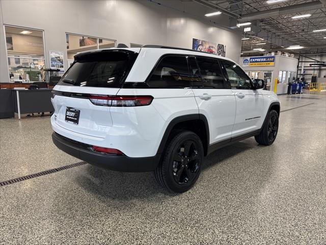 new 2025 Jeep Grand Cherokee car, priced at $39,876