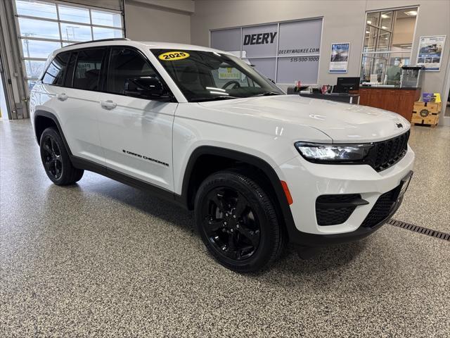 new 2025 Jeep Grand Cherokee car, priced at $39,876