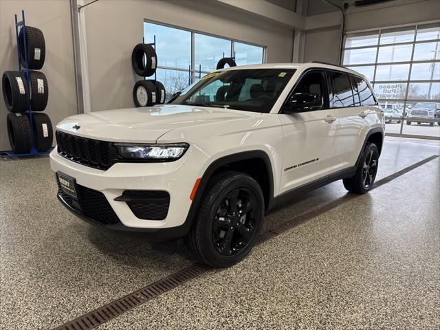 new 2025 Jeep Grand Cherokee car, priced at $39,876