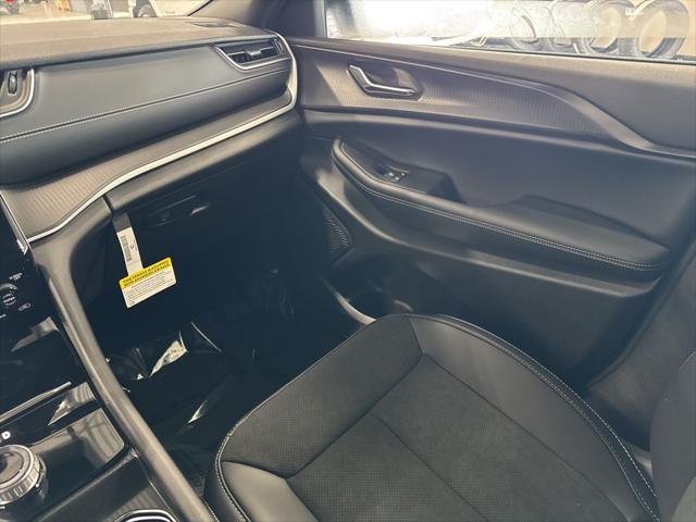 new 2025 Jeep Grand Cherokee car, priced at $40,075