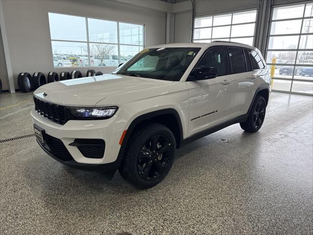 new 2025 Jeep Grand Cherokee car, priced at $40,075