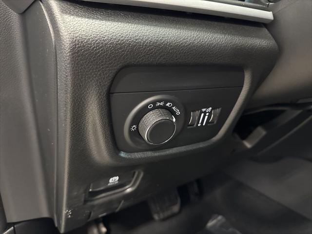 new 2025 Jeep Grand Cherokee car, priced at $40,075