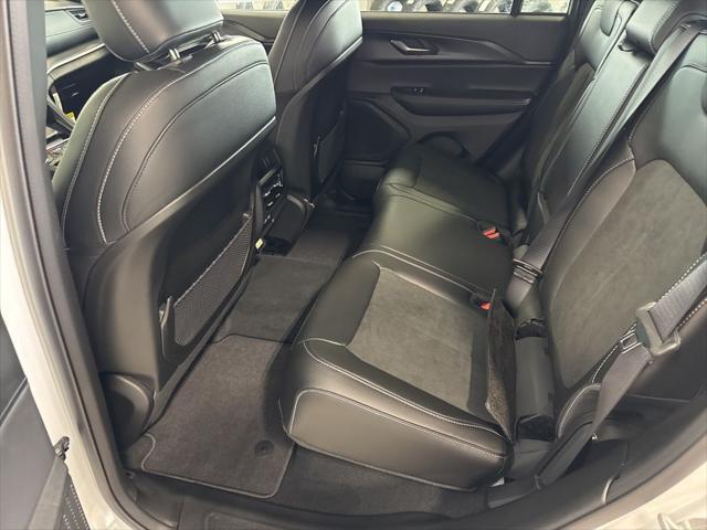 new 2025 Jeep Grand Cherokee car, priced at $40,075