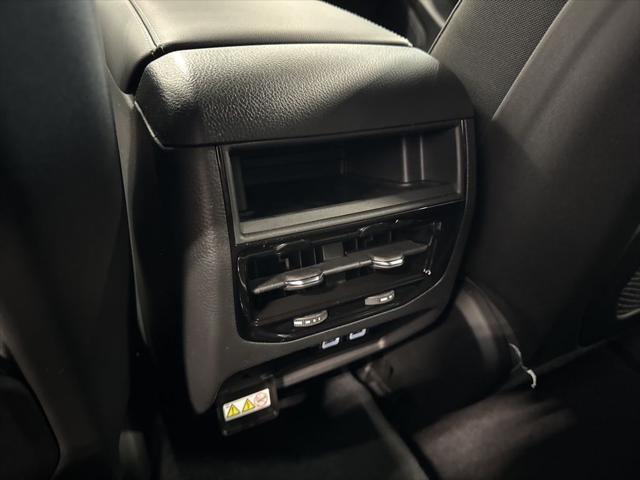 new 2025 Jeep Grand Cherokee car, priced at $40,075