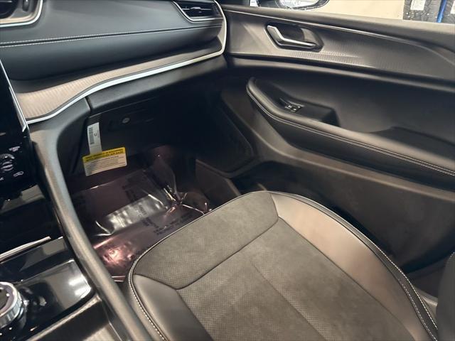 new 2025 Jeep Grand Cherokee car, priced at $40,112