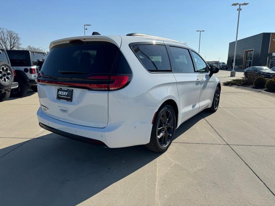 new 2024 Chrysler Pacifica car, priced at $51,772