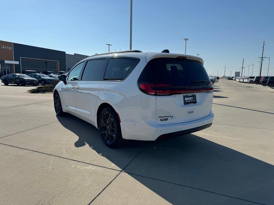 new 2024 Chrysler Pacifica car, priced at $51,772