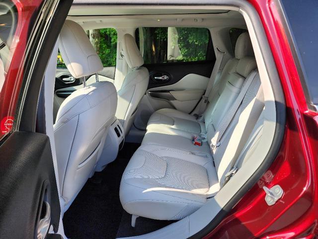 used 2019 Jeep Cherokee car, priced at $22,994