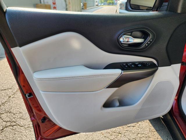 used 2019 Jeep Cherokee car, priced at $22,994