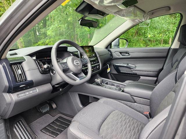 used 2025 Nissan Pathfinder car, priced at $39,599