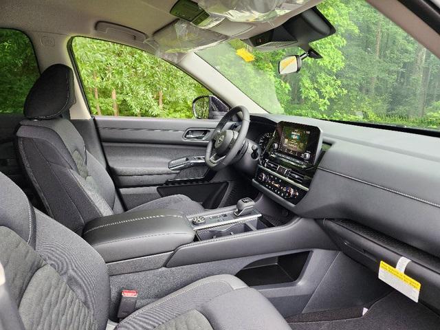 used 2025 Nissan Pathfinder car, priced at $39,900