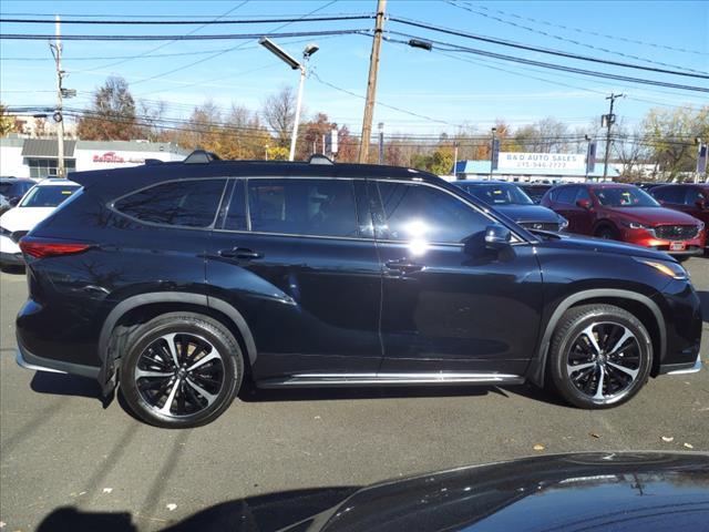 used 2022 Toyota Highlander car, priced at $36,814