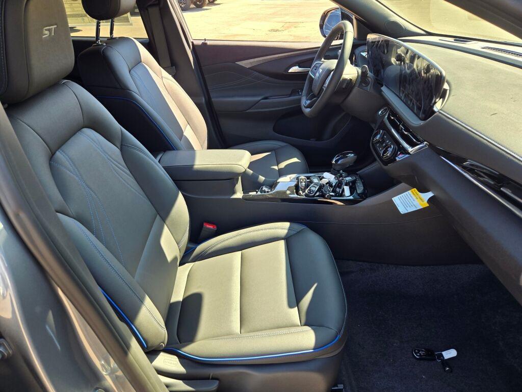 new 2025 Buick Envista car, priced at $29,475