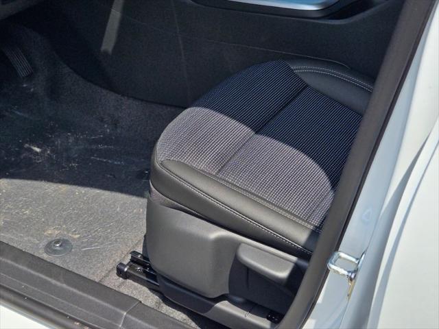 new 2025 Buick Envista car, priced at $25,195