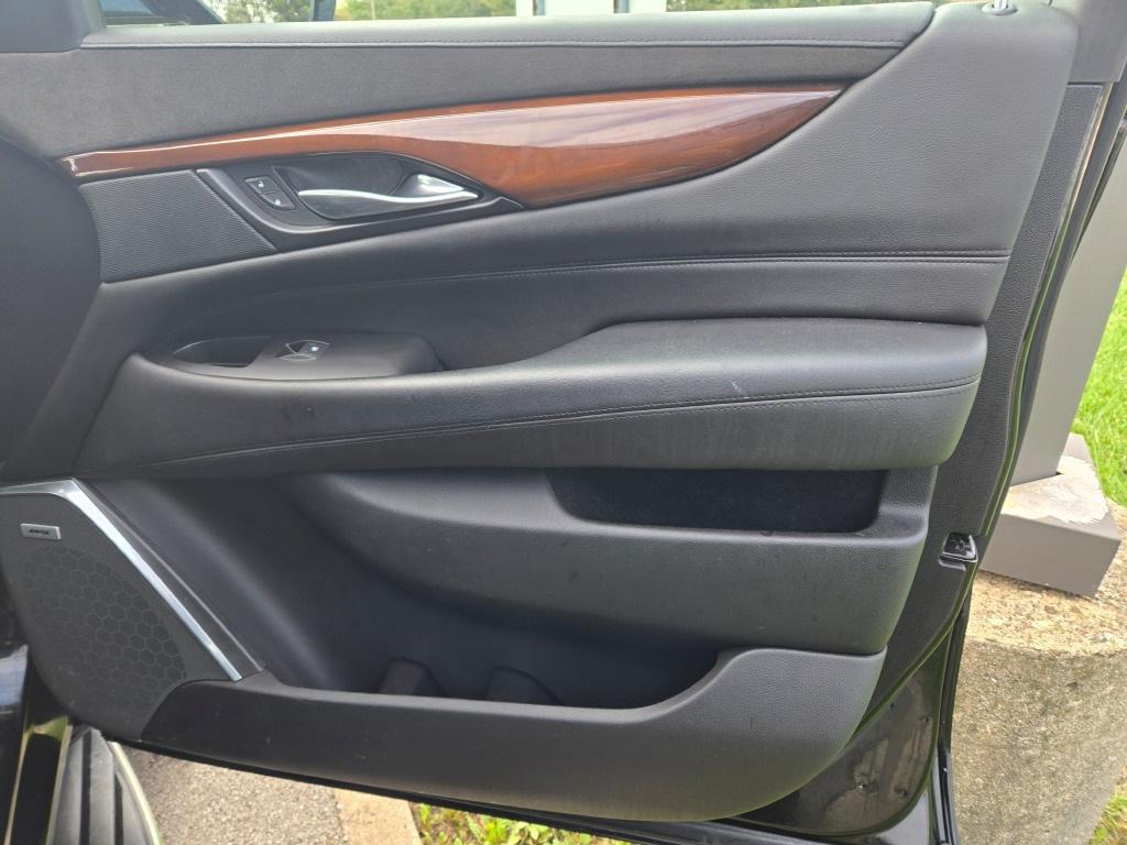 used 2019 Cadillac Escalade ESV car, priced at $32,325